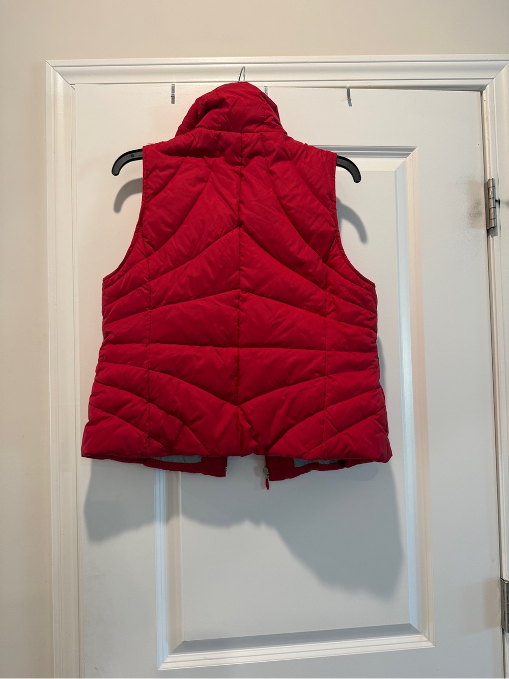Kenneth Cole Reaction Women's Red Quilted Puffer Vest - Picture 2 of 5